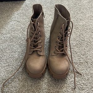 Combat boots